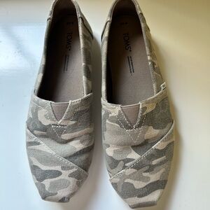 TOMS Women's Camouflage Slip-On Shoes. Like new condition.